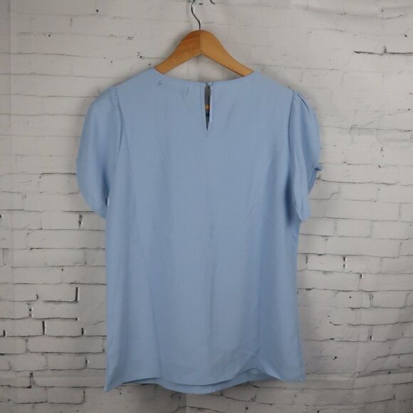 ALLEGRA K LIGHT BLUE SHORT SLEEVE ROUND NECK WITH V CUT OUT TOP SIZE SMALL NWT - Picture 7 of 8